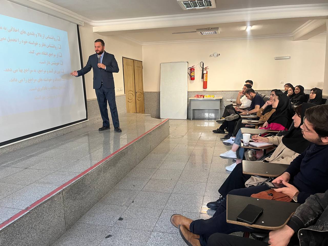 برگزاری کارگاه با موضوع «تکنیک های اتاق درمان»